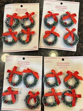 Ashland Home Decor 16 mini green holiday wreaths, new with tags, nwt